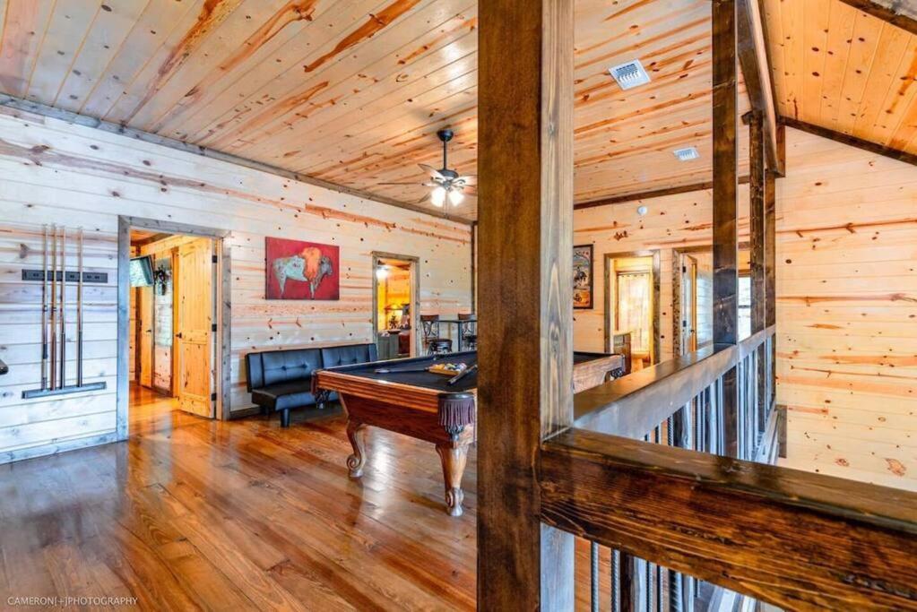 Iron Horse Lodge Sleeps 18, Games, Fire Pit, Hot Tub, Ev, More Broken Bow Esterno foto