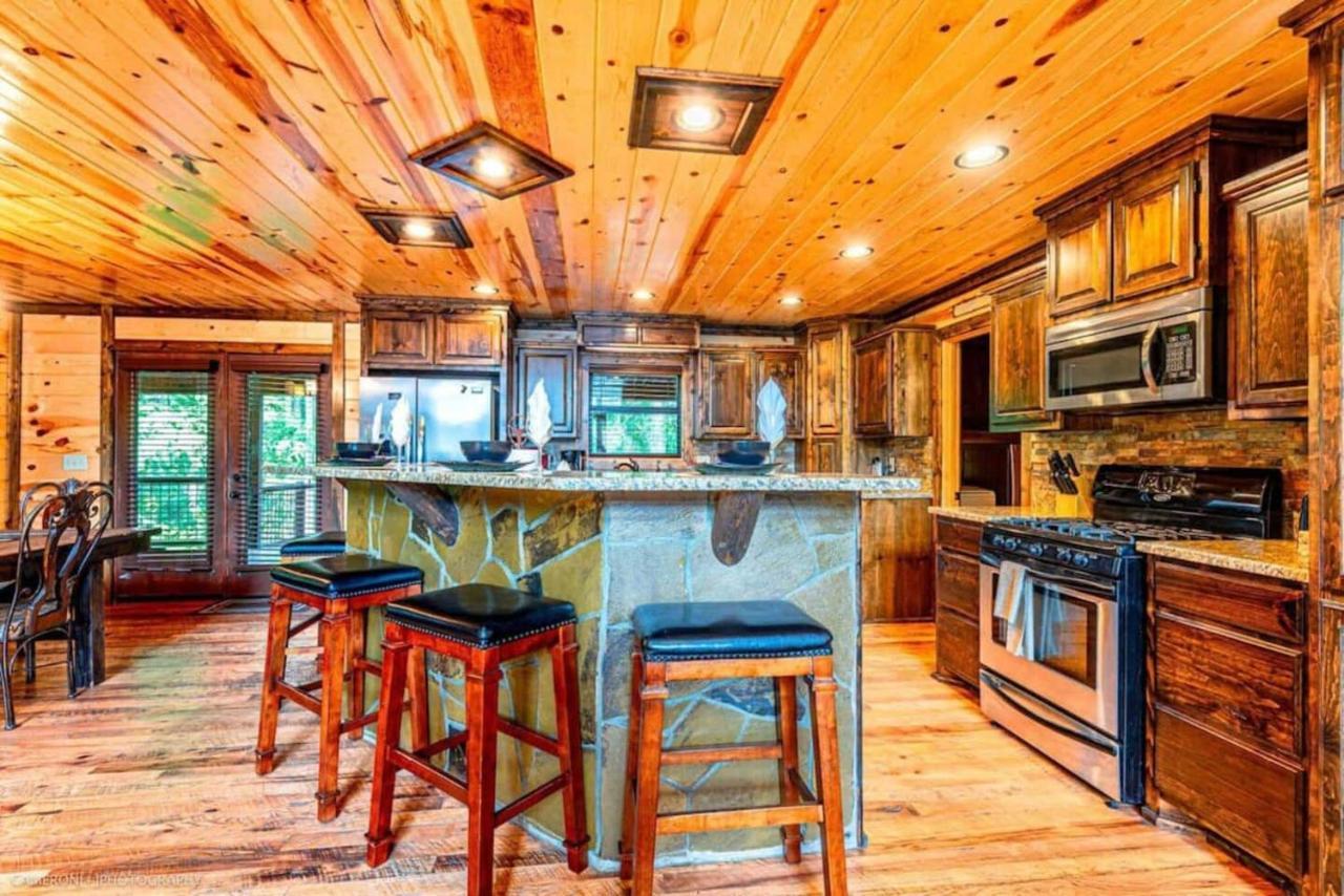Iron Horse Lodge Sleeps 18, Games, Fire Pit, Hot Tub, Ev, More Broken Bow Esterno foto