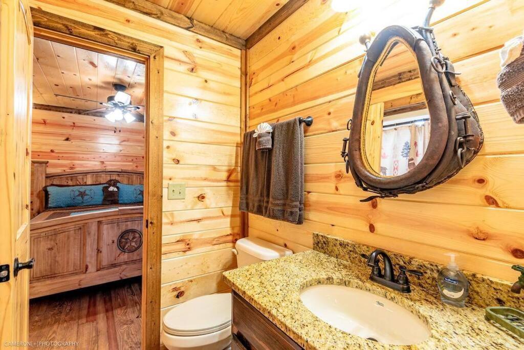 Iron Horse Lodge Sleeps 18, Games, Fire Pit, Hot Tub, Ev, More Broken Bow Esterno foto