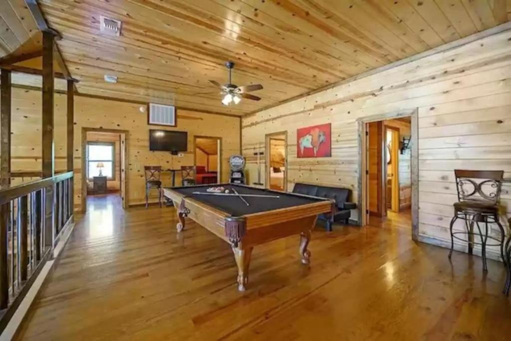 Iron Horse Lodge Sleeps 18, Games, Fire Pit, Hot Tub, Ev, More Broken Bow Esterno foto