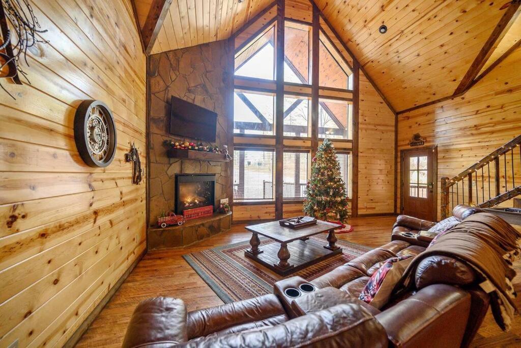 Iron Horse Lodge Sleeps 18, Games, Fire Pit, Hot Tub, Ev, More Broken Bow Esterno foto