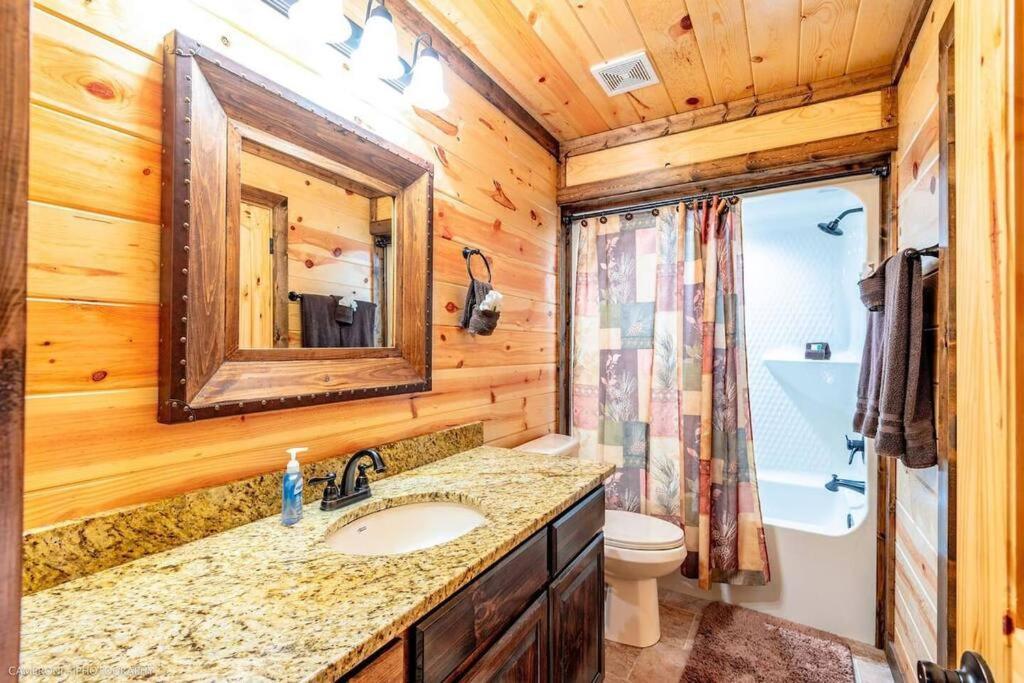 Iron Horse Lodge Sleeps 18, Games, Fire Pit, Hot Tub, Ev, More Broken Bow Esterno foto