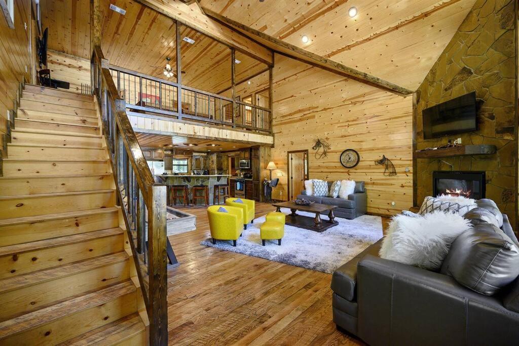 Iron Horse Lodge Sleeps 18, Games, Fire Pit, Hot Tub, Ev, More Broken Bow Esterno foto