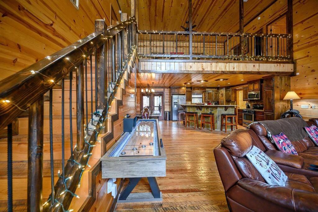 Iron Horse Lodge Sleeps 18, Games, Fire Pit, Hot Tub, Ev, More Broken Bow Esterno foto