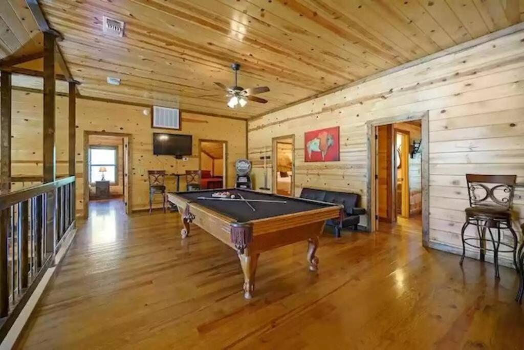 Iron Horse Lodge Sleeps 18, Games, Fire Pit, Hot Tub, Ev, More Broken Bow Esterno foto