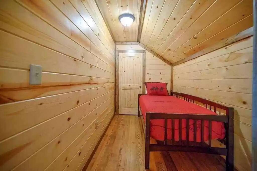 Iron Horse Lodge Sleeps 18, Games, Fire Pit, Hot Tub, Ev, More Broken Bow Esterno foto