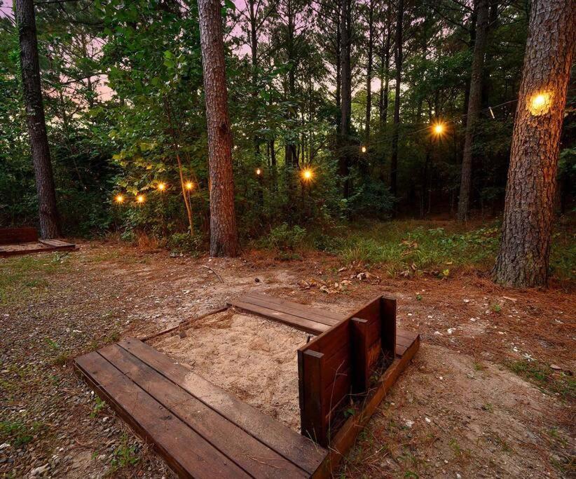 Iron Horse Lodge Sleeps 18, Games, Fire Pit, Hot Tub, Ev, More Broken Bow Esterno foto