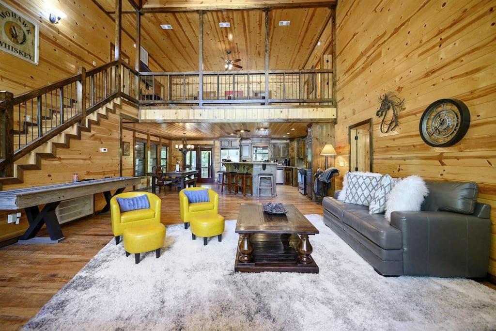Iron Horse Lodge Sleeps 18, Games, Fire Pit, Hot Tub, Ev, More Broken Bow Esterno foto