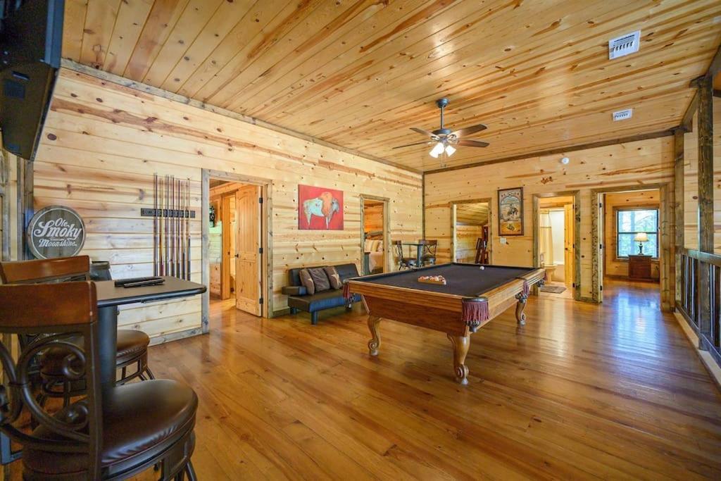 Iron Horse Lodge Sleeps 18, Games, Fire Pit, Hot Tub, Ev, More Broken Bow Esterno foto