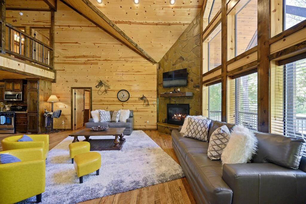 Iron Horse Lodge Sleeps 18, Games, Fire Pit, Hot Tub, Ev, More Broken Bow Esterno foto