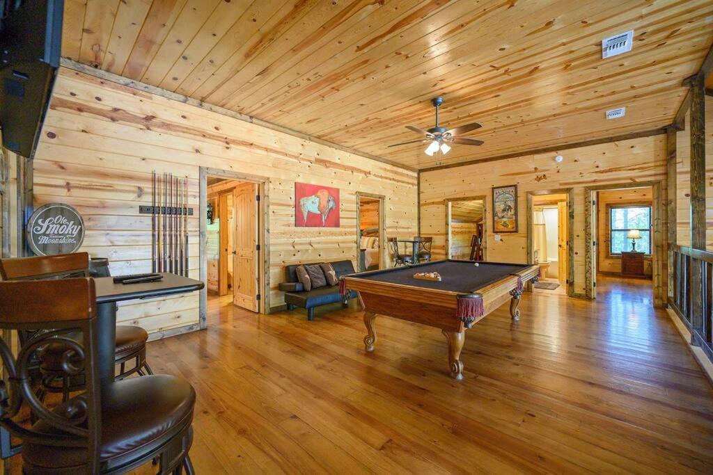 Iron Horse Lodge Sleeps 18, Games, Fire Pit, Hot Tub, Ev, More Broken Bow Esterno foto